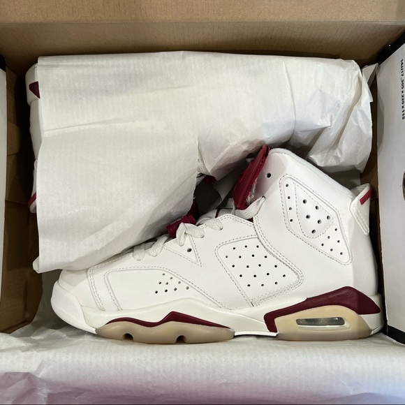 🚨AIR JORDAN 6 RETRO MAROON🚨 - Picture 2 of 10